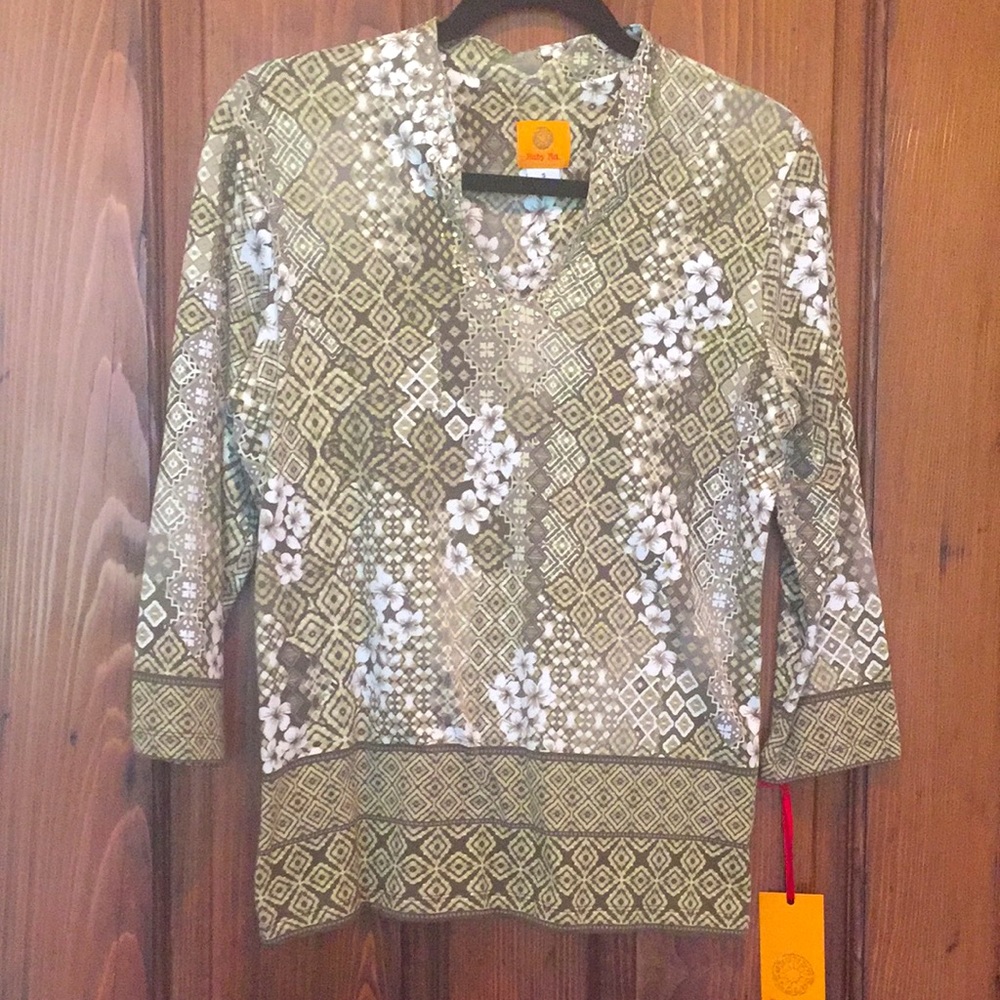 Knit v-neck small Ruby Rd. top, size S, in greens